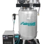 Stationärer Kolben-Kompressor mit Kältetrockner, Feinfilter, Kondensataufbereiter zur Öl-Wasser-Trennung und automatischem KondensatableiterAIRPROFI 703/270/10 VKK