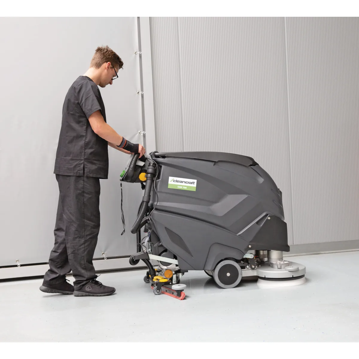 Cleancraft Handgeführte Scheuersaugmaschine SSM 700 -6